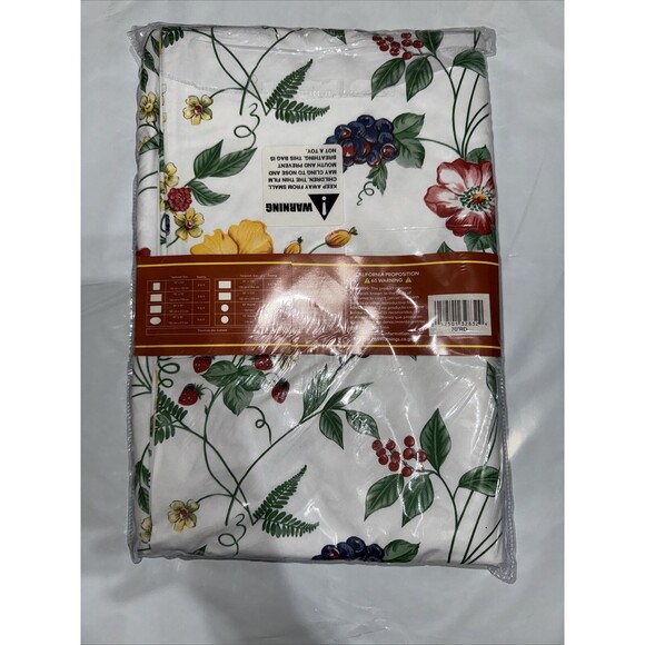 English Berry Garden Heavy 4 Gauge Vinyl Flannel Backed Tablecloth, 70” Round - Picture 4 of 4